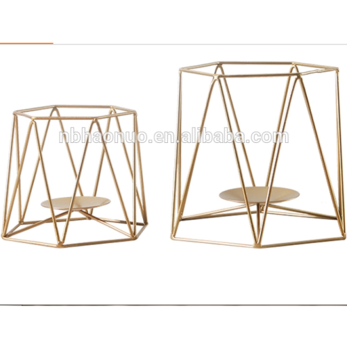 Nordischer einfacher goldener geometrischer eiserner Kerzenständer